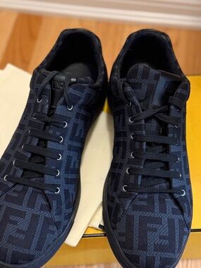 Fendi Navy FF Logo Low-Top Sneakers